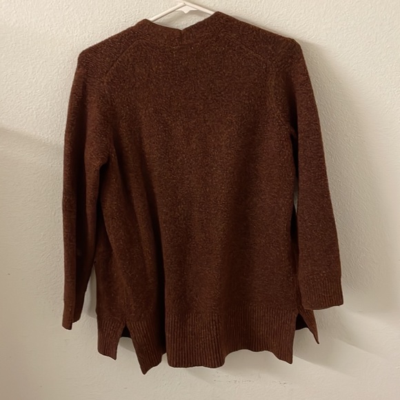 Small burgundy cardigan - Picture 2 of 3